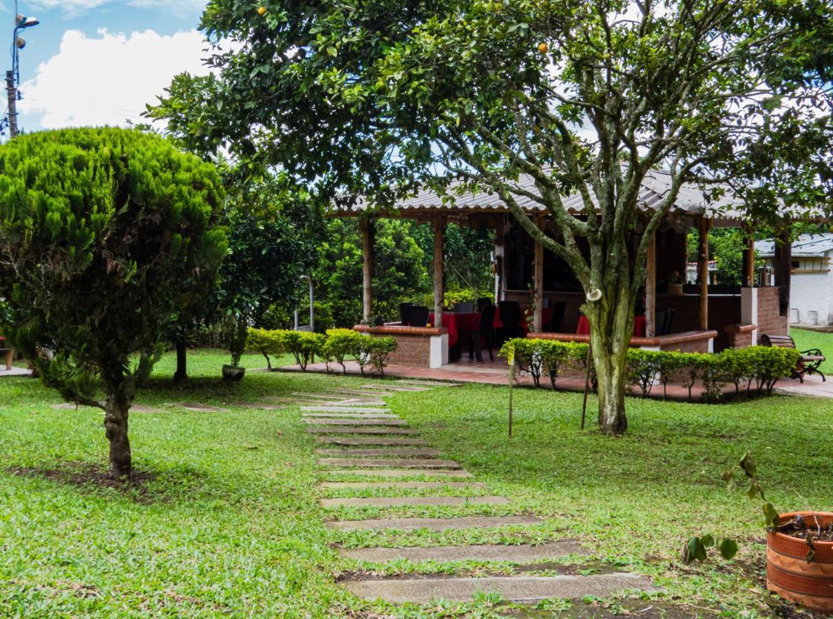 Hotel Campestre Sueno Del Abuelo Pereira Exteriör bild